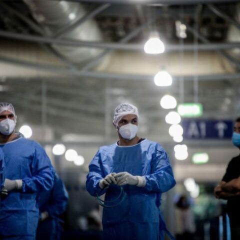 Γιατροί και νοσηλευτές σε ΜΕΘ για κορωνοϊό