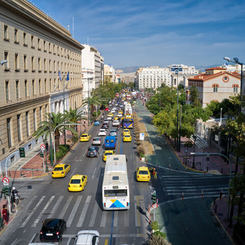 Κίνηση στην Πανεπιστημίου - Ο Δήμος Αθηναίων διαψεύδει ότι σχεδιάζεται πεζοδρόμησή της