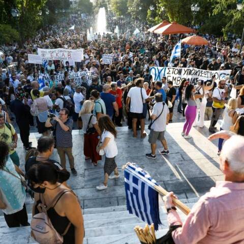 Συγκέντρωση αντιεμβολιαστών στο Σύνταγμα