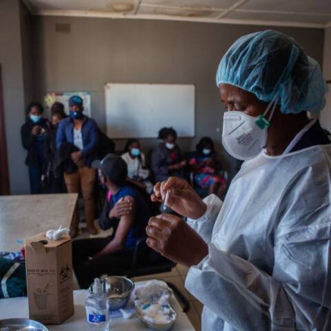 Εμβολιασμός απέναντι στην Covid-19 στη Ζιμπάμπουε