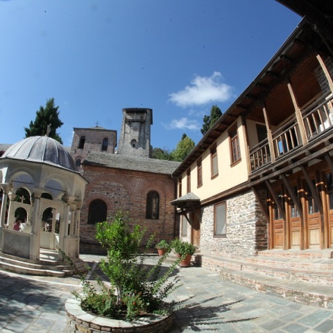 Άγιο Όρος: Παρέμβαση εισαγγελέα για αντιεμβολιαστές μοναχούς