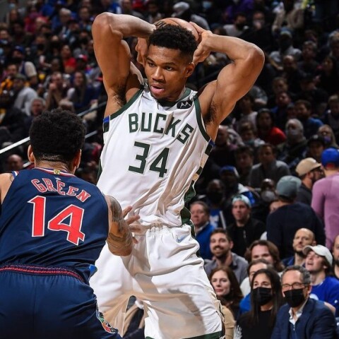 Ο Γιάννης Αντετοκούνμπο κόντρα στους 76ερς