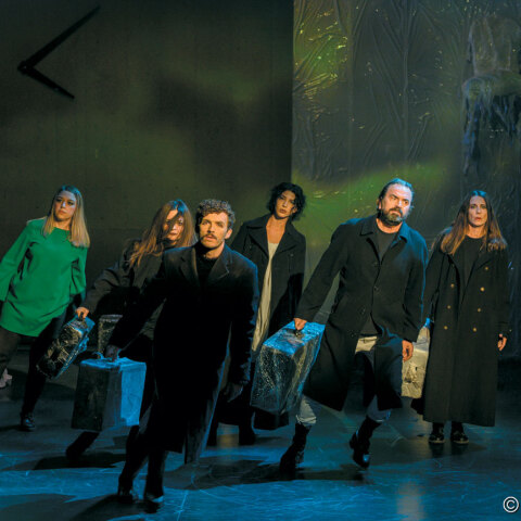 Αυτοί που περπατούν στα σύννεφα, θεατρική παράσταση στο θέατρο OLVIO