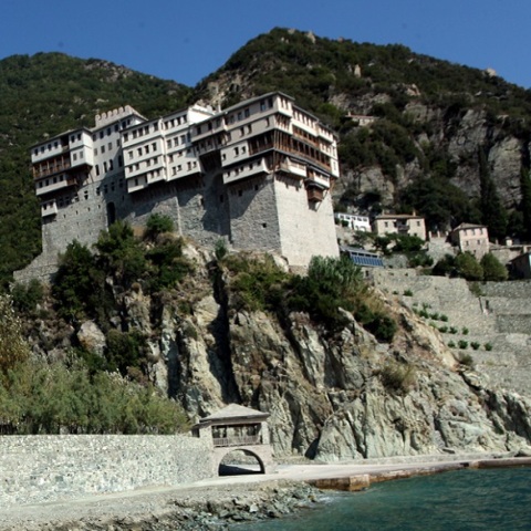 Καταγγελία για το Άγιο Όρος: Πιστοί βάζουν αντισηπτικό στη μύτη για να βγει αρνητικό το rapid test