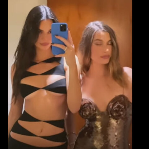 Η Κένταλ Τζένερ χαμογελαστή με φόρεμα που προκαλεί σε γάμο φίλης της