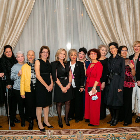 Η Γαλλική Πρεσβεία και ο Οργανισμός ΜΑΝΑ τιμούν το μήνα πρόληψης ενάντια στον καρκίνο του μαστού.