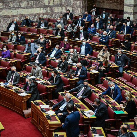 Συζήτηση στη Βουλή για πρόταση ΣΥΡΙΖΑ να συσταθεί εξεταστική επιτροπή για στημένες δημοσκοπήσεις και χειραγώγηση ΜΜΕ