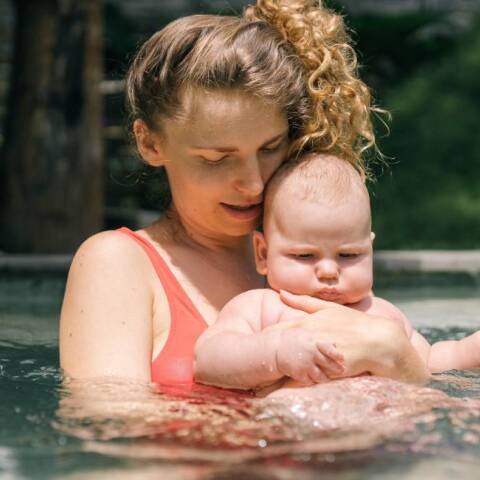 βρεφική κολύμβηση (baby swimming)