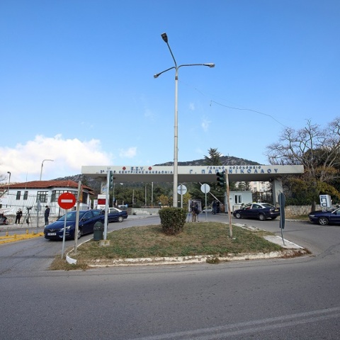 Ασθενής πέταξε τα σωληνάκια και έφυγε από το νοσοκομείο, τον βρήκαμε ημιθανή σε παγκάκι, λέει ο Νίκος Καπραβέλος