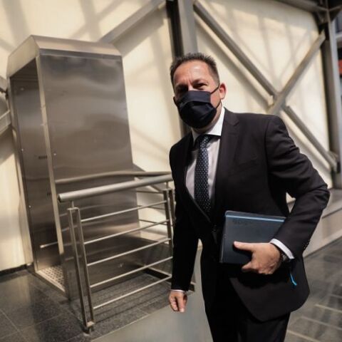 Πέτσας: Οι περιορισμοί που υφίστανται τώρα δεν θα αρθούν τα Χριστούγεννα 