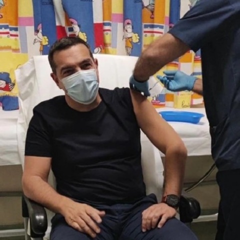 Έκανε την τρίτη δόση κατά της Covid ο Αλέξης Τσίπρας