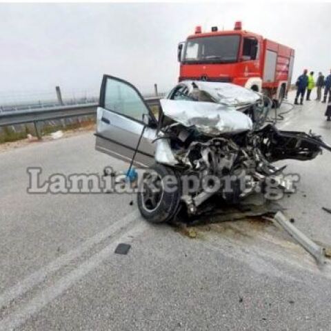 Φθιώτιδα: Οικογενειακή τραγωδία στην άσφαλτο – ΙΧ συγκρούστηκε με βυτιοφόρο (φωτο & video)