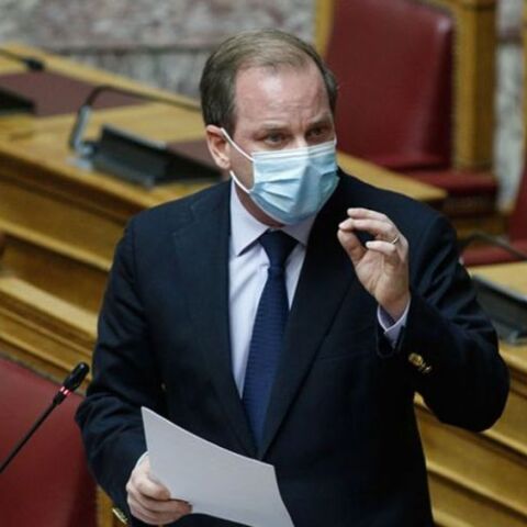 O Κώστας Καραμανλής επέστρεψε στο γραφείο του μετά την περιπέτειά του με τον κορωνοϊό