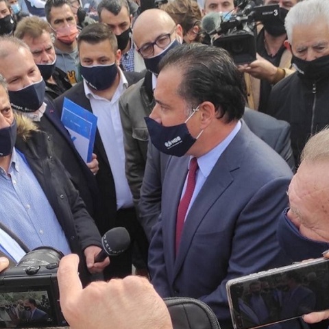 Απεργία στην εστίαση: Ο Άδωνις Γεωργιάδης κατέβηκε στο Σύνταγμα