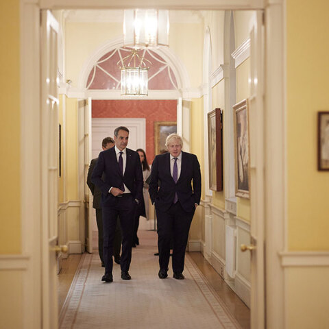 Ο πρωθυπουργός Κυριάκος Μητσοτάκης σε συνάντηση με τον Μπόρις Τζόνσον στην Ντάουνινγκ Στριτ στο Λονδίνο