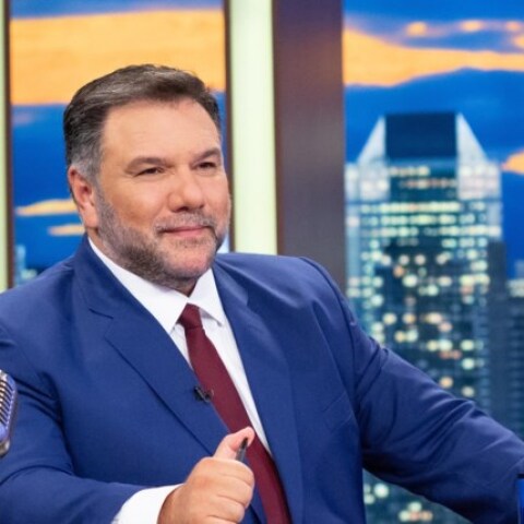 Γρηγόρης Αρναούτογλου – Θετικός στον κοροναϊό ο παρουσιαστής και μέλη της εκπομπής