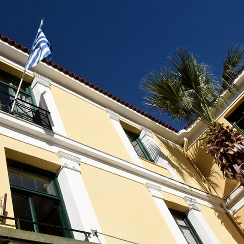 Συνελήφθη αντιεμβολιαστής δικηγόρος για διασπορά ψευδών ειδήσεων