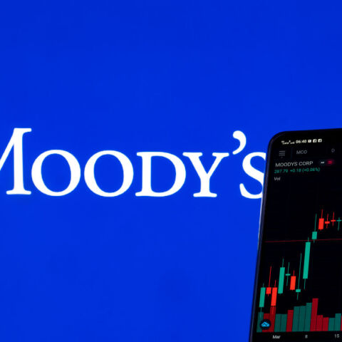 Moody's: Στην Ελλάδα η μεγαλύτερη μείωση χρέους το 2022 και η μεγαλύτερη ώθηση στην ανάπτυξη το 2021-2027
