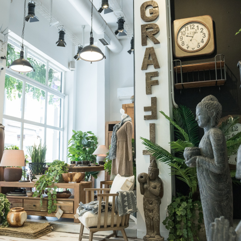 Έπιπλα και διακοσμητικά στο κατάστημα Graffito