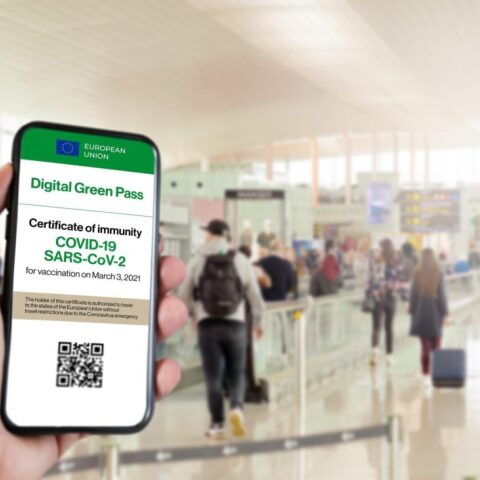  ο τρέχων κανονισμός της ΕΕ για το Ευρωπαϊκό Πιστοποιητικό εγκρίθηκε τον Ιούνιο 2021 και προβλέπει περίοδο εφαρμογής 12 μηνών.