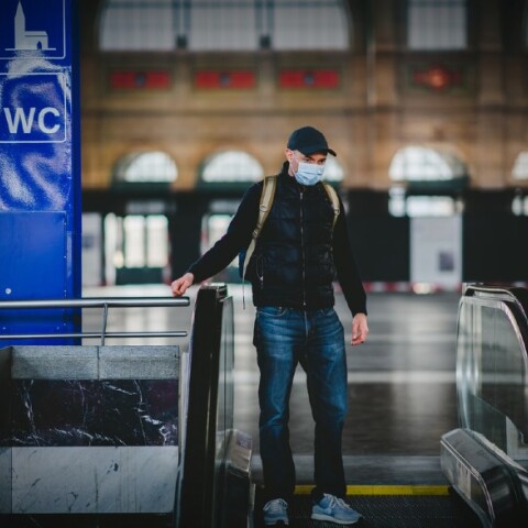 Πολίτης με μάσκα