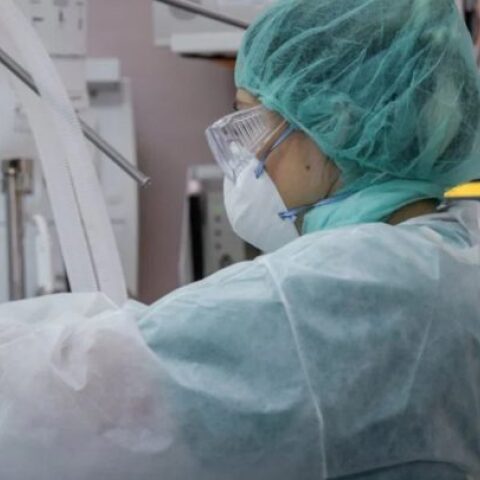 Νεκρή μάνα από κορωνοϊό, χαροπαλεύει η κόρη και οι δύο ανεμβολίαστες