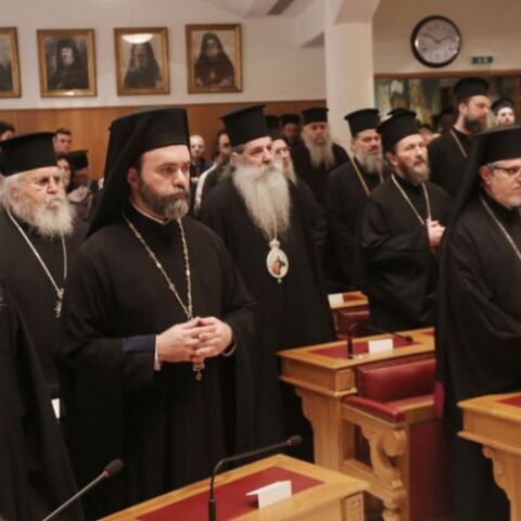 Ιεράς Συνόδου στα μέτρα για τις εκκλησίες: Δεν μπορούμε να ελέγχουμε τα τεστ και τα πιστοποιητικά