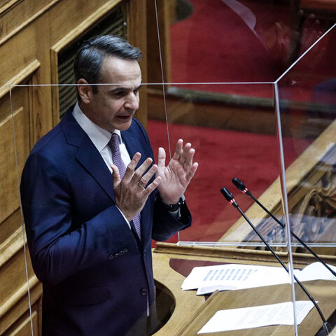 Νέα μέτρα στήριξης για χαμηλοσυνταξιούχους, υγειονομικούς και ΑμΕΑ ανακοίνωσε στη Βουλή ο Κυριάκος Μητσοτάκης