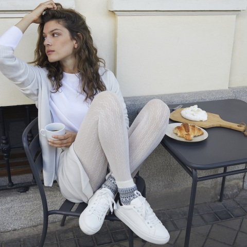 Μοντέλο από την καμπάνια της συλλογής Calzedonia Cashmere