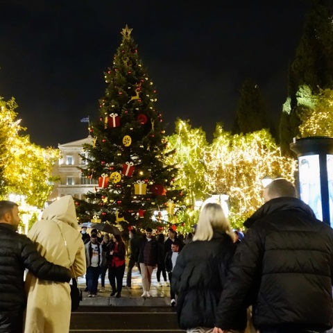 διαΝΕΟσις - Νέα έρευνα: Οι Έλληνες Μετά Από 20 Μήνες Πανδημίας