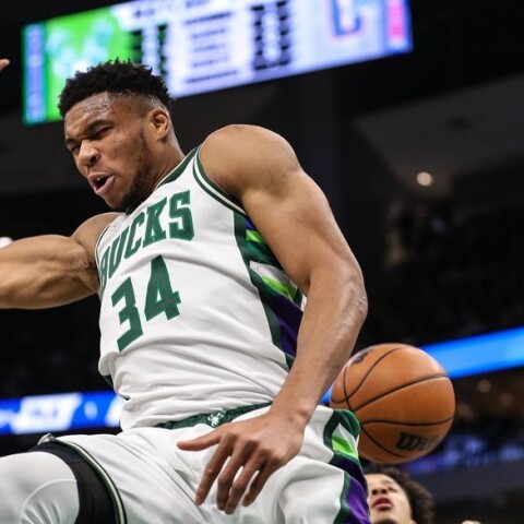 Ο Γιάννης Αντετοκούνμπο κόντρα στους Πίστονς