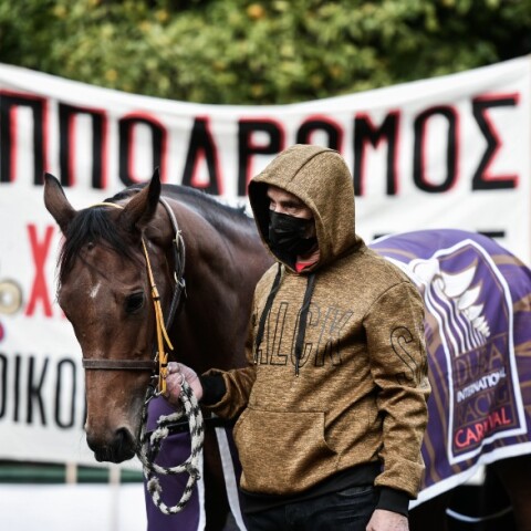 Ιππόδρομος: Συγκέντρωση εργαζομένων με άλογα στο κέντρο της Αθήνας