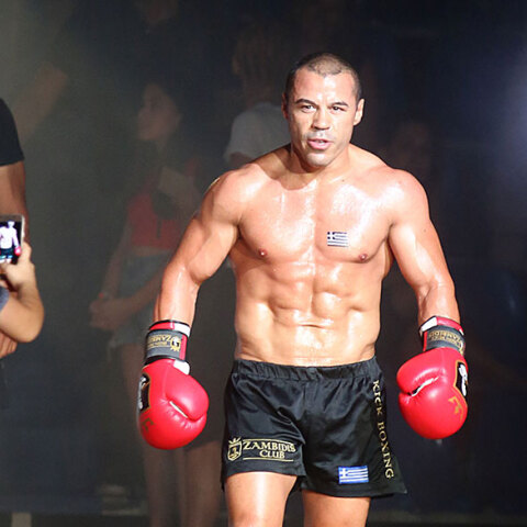 Ο Μιχάλης Ζαμπίδης σε αγώνα πολεμικών τεχνών (ΦΩΤΟ ΑΡΧΕΙΟΥ) - Ο διάσημος αθλητής αντιμετώπισε διαρρήκτες έξω από το σπίτι του