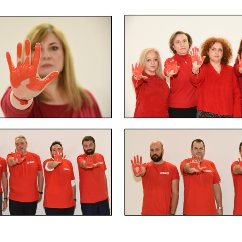 Άντρες και γυναίκες εργαζόμενοι της METRO φωτογραφίζονται για το project #REDress