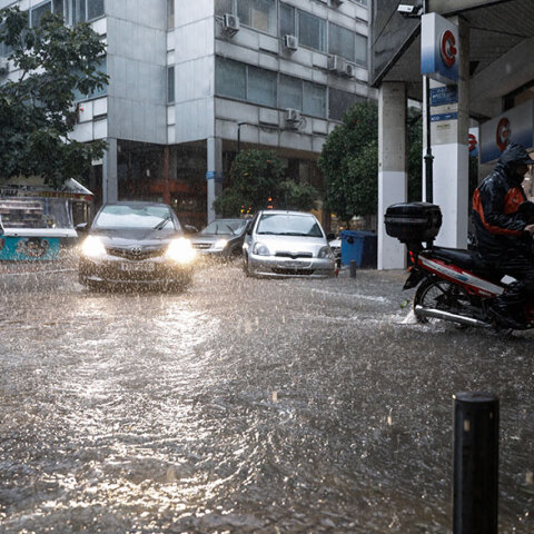 Κακοκαιρία στην Αττική με έντονη βροχόπτωση στο κέντρο της Αθήνας
