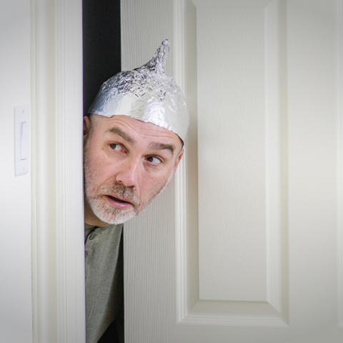 Γιατί οι θεωρίες συνωμοσίας απευθύνονται στο συναίσθημα