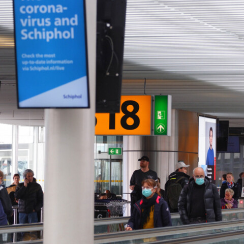 Λήψη μέτρων σε παγκόσμια βάση για παραλλαγή Όμικρον – Προβλήματα στις αερομεταφορές