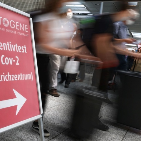 Δημοκρατία της Τσεχίας--Παραλλαγή Όμικρον: Πρώτο ύποπτο κρούσμα της νέας παραλλαγής του κορονοϊού στη χώρα	