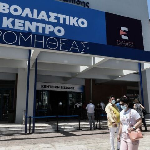 Στιγμιότυπο από εμβολιαστικό κέντρο