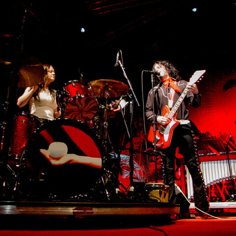 Στιγμιότυπο από τη συναυλία των White Stripes στην Αθήνα, τον Ιούλιο του 2005