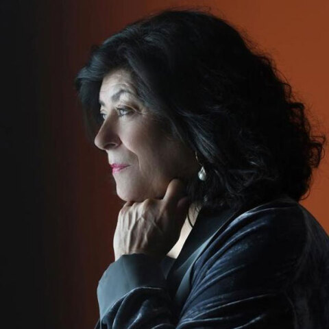 Αλμουδένα Γκράντες, Ισπανίδα συγγραφέας