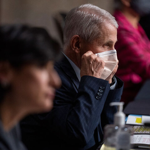 O Άντονι Φάουτσι δηλώνει ότι ο κορωνοϊός είναι πιθανό να μην εξαφανιστεί ποτέ