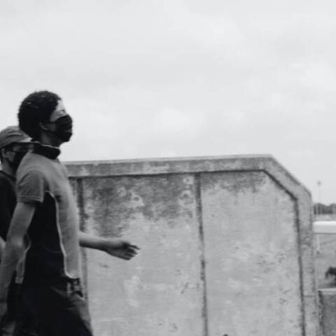 Δύο άντρες με μάσκα κατά του κορωνοιού στην Αφρική