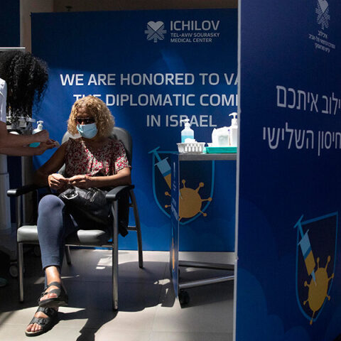 Ισραήλ: Άδεια στις μυστικές υπηρεσίες να παρακολουθούν τα τηλέφωνα των φορέων covid