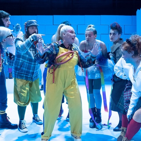 Από την παράσταση «Η Φάρμα των Ζώων» σε σκηνοθεσία του Άρη Μπινιάρη. 