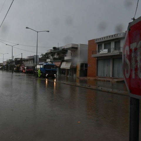  Πάτρα-Πλημμύρησε η παραλιακή από το κύμα κακοκαιρίας στην Ακτή Δυμαίων 