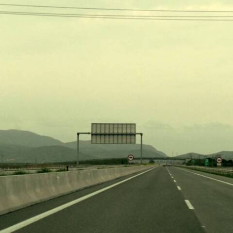 Φωτογραφία στο εξώφυλλο της συλλογής «Ποιήματα» του Ηλία Ευθυμιόπουλου (εκδ. ATHENS VOICE BOOKS)