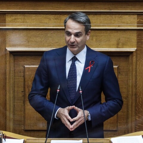 Ο Πρωθυπουργός Κυριάκος Μητσοτάκης μιλά αυτή την ώρα στη Βουλή και θα αναφερθεί στο ζήτημα του υποχρεωτικού εμβολιασμού για τους πολίτες 60 ετών και άνω.