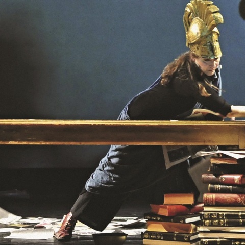 Η παράσταση «Εμφύλια Έπη» σε σκηνοθεσία του Γιώργου Μαργαρίτη έρχεται στο Μέγαρο Μουσικής Αθηνών.