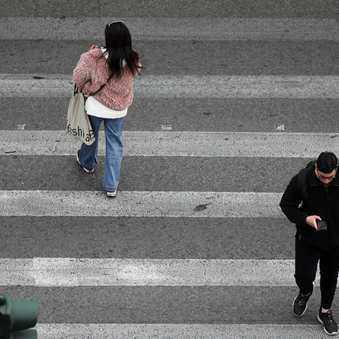 Πεζοί σε διάβαση